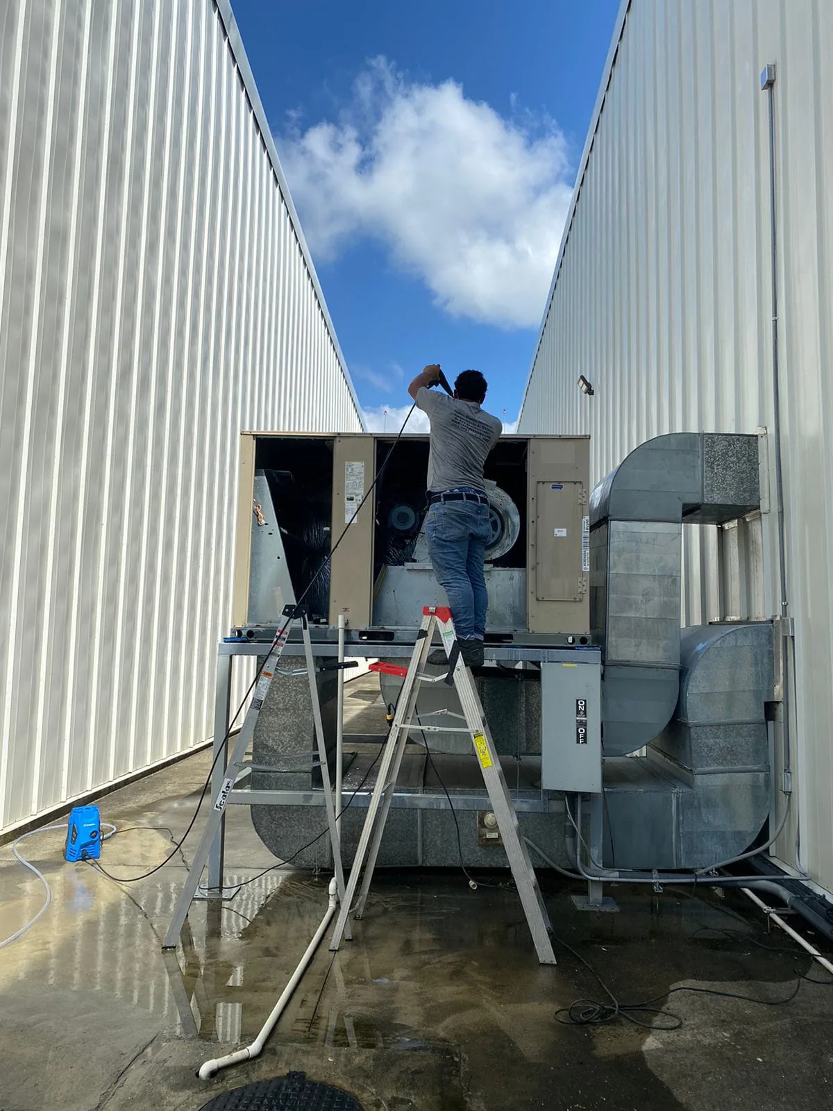 Mantenimiento y reparación de sistemas HVAC